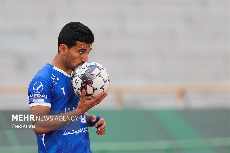 دیدار تیم های فوتبال استقلال و شمس آذر