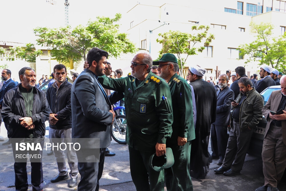 عزاداری مردم تبریز مقابل بیت شهید آل هاشم