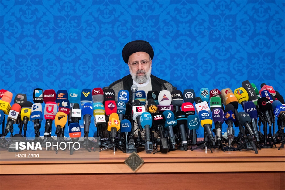 قاب‌هایی ماندگار؛ رئیسی در میدان خدمت