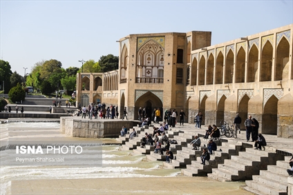 زندگی در اصفهان جاری است