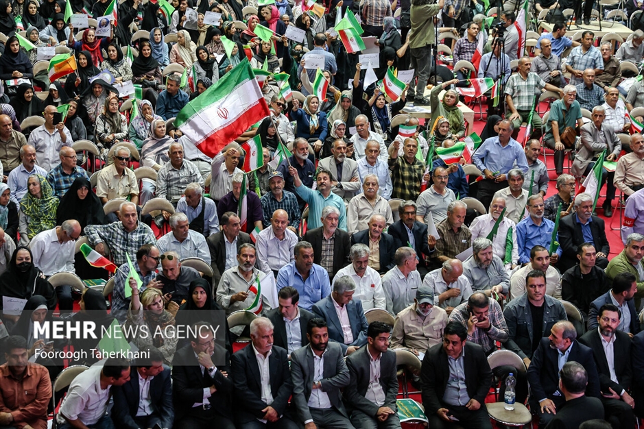 گردهمایی کارگران و بازنشستگان با حضور محمدباقر قالیباف