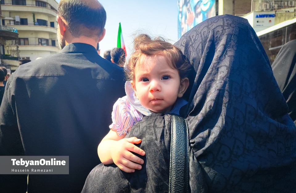 حضور خانوادگی مردم در مراسم تشییع شهید رئیسی