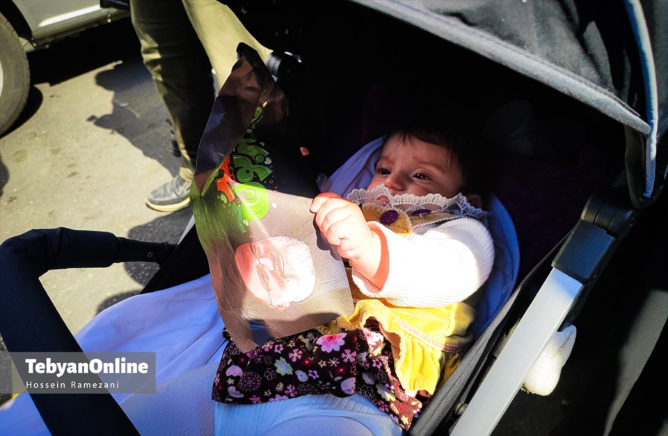 حضور خانوادگی مردم در مراسم تشییع شهید رئیسی