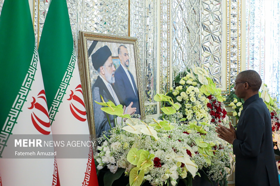 مراسم گشایش و امضای دفتر یادبود شهدای خدمت