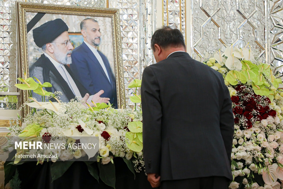 مراسم گشایش و امضای دفتر یادبود شهدای خدمت