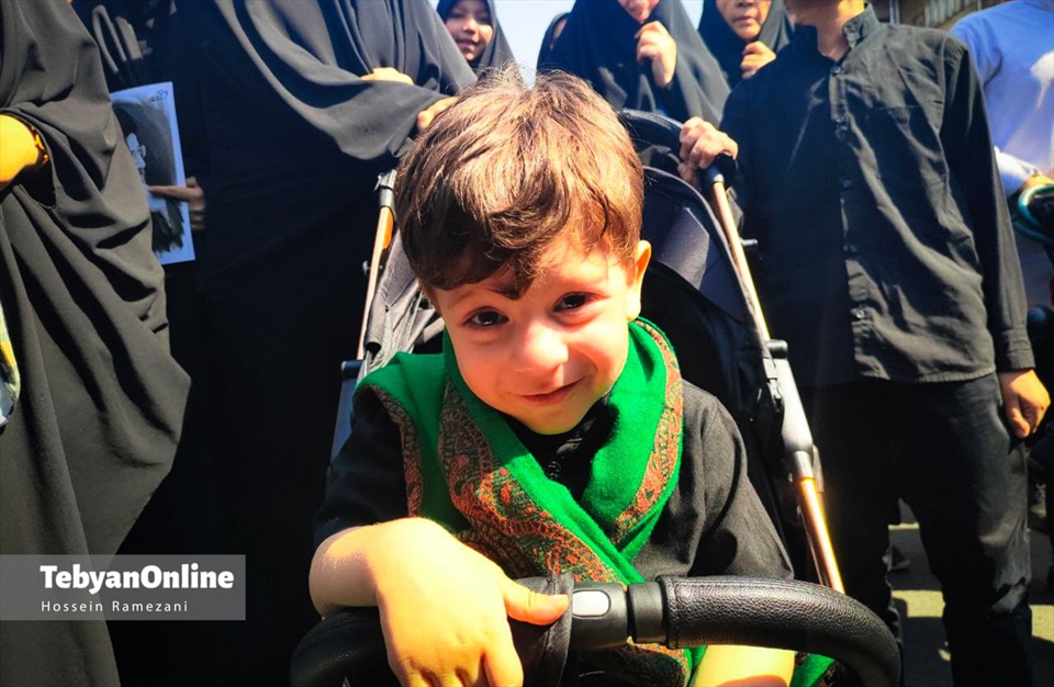 حضور خانوادگی مردم در مراسم تشییع شهید رئیسی