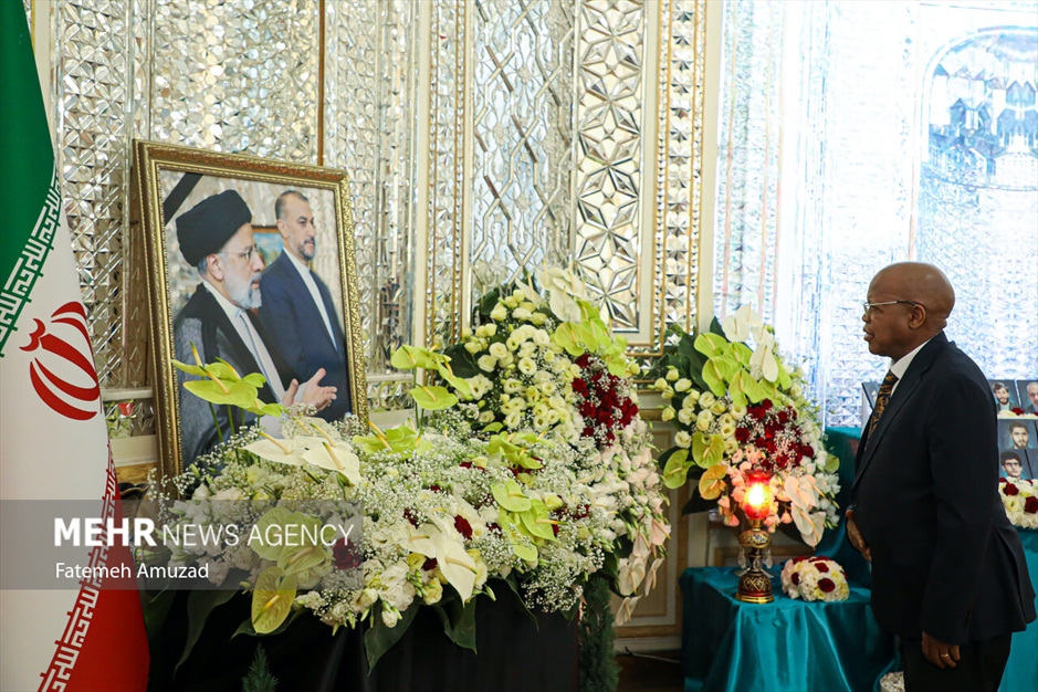 مراسم گشایش و امضای دفتر یادبود شهدای خدمت