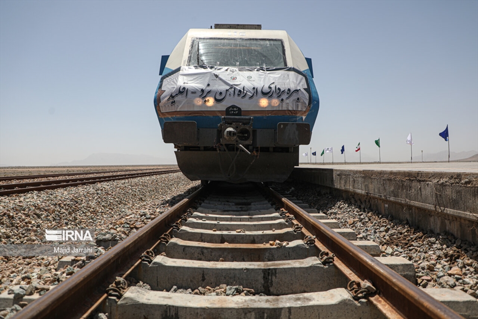 بهره برداری از خط راه‌آهن یزد - اقلید