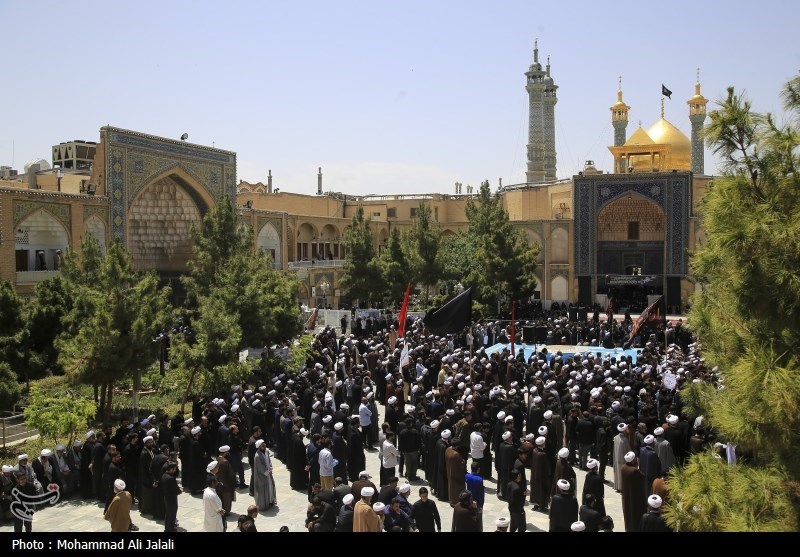 اجتماع طلاب و حوزویان در بزرگداشت شهدای خدمت در مدرسه علمیه فیضیه قم