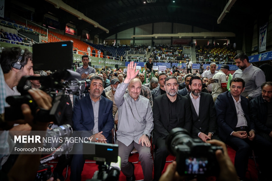 گردهمایی کارگران و بازنشستگان با حضور محمدباقر قالیباف