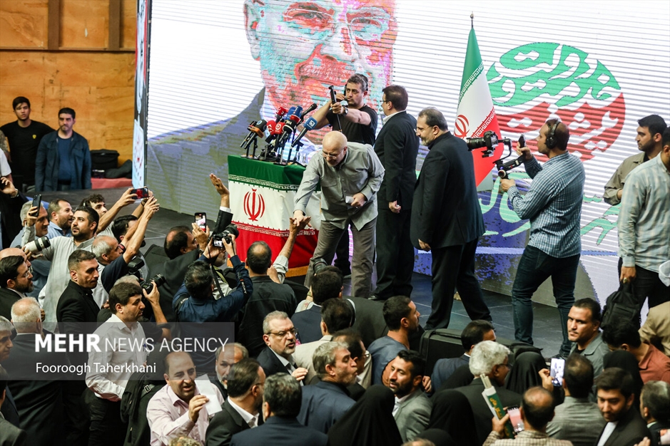 گردهمایی کارگران و بازنشستگان با حضور محمدباقر قالیباف