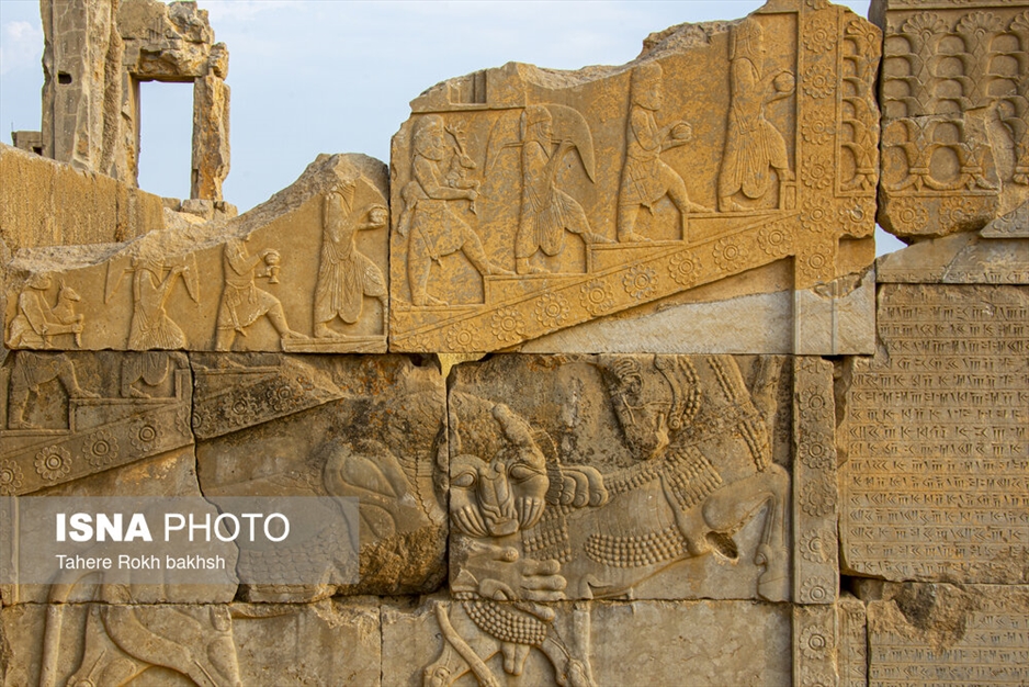 نمایشگاه عکس در تخت جمشید