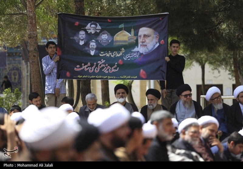 اجتماع طلاب و حوزویان در بزرگداشت شهدای خدمت در مدرسه علمیه فیضیه قم