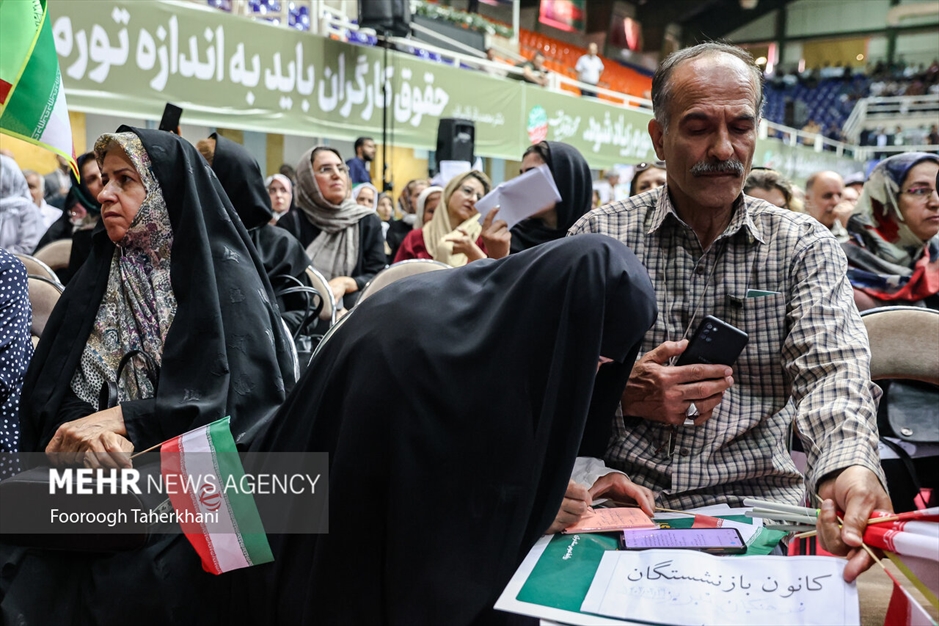 گردهمایی کارگران و بازنشستگان با حضور محمدباقر قالیباف