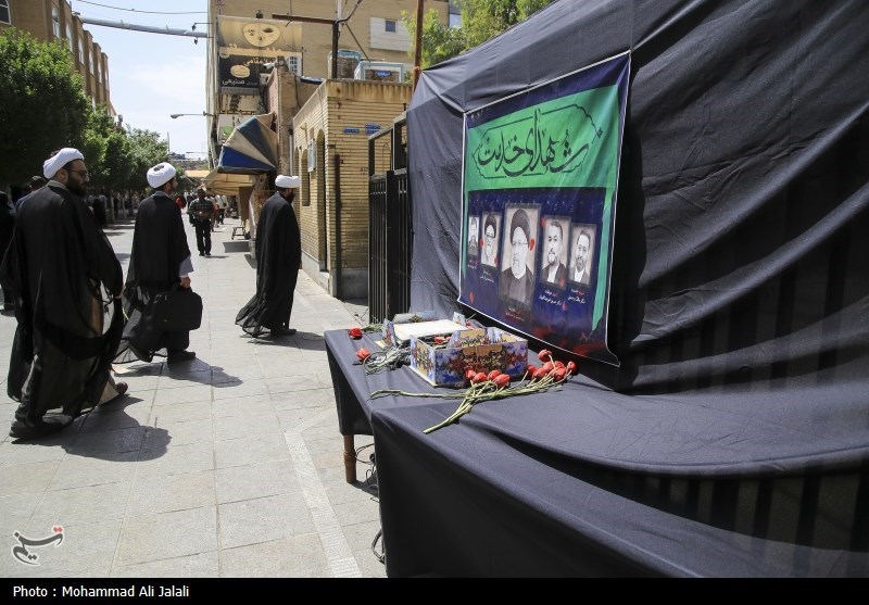 اجتماع طلاب و حوزویان در بزرگداشت شهدای خدمت در مدرسه علمیه فیضیه قم