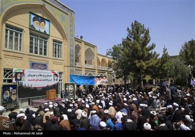 اجتماع طلاب و حوزویان در بزرگداشت شهدای خدمت در مدرسه علمیه فیضیه قم