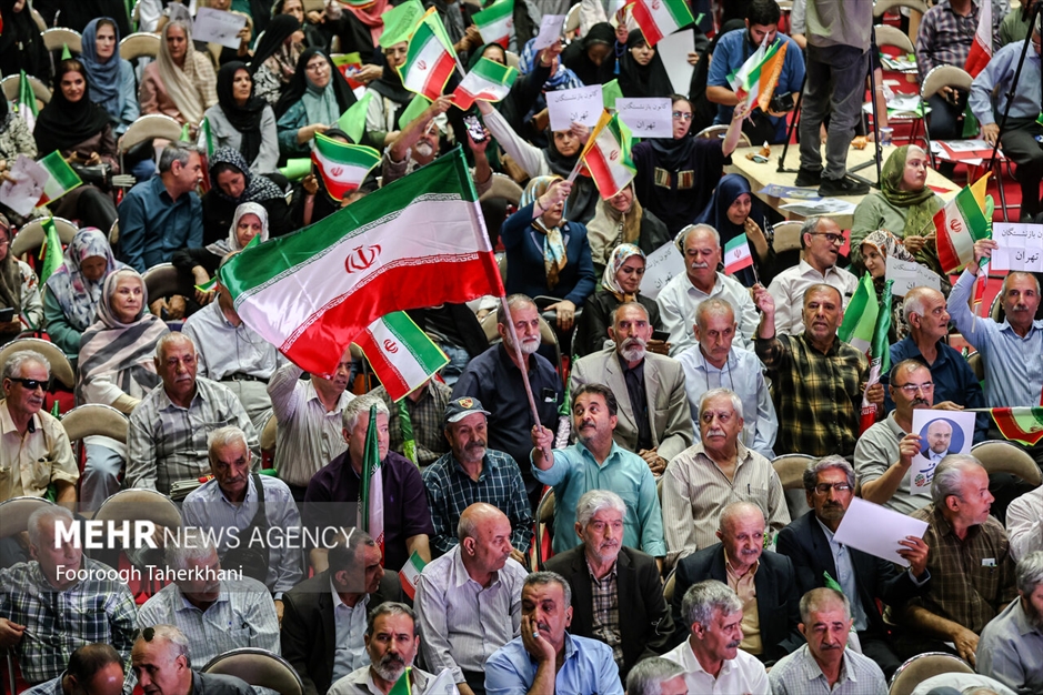 گردهمایی کارگران و بازنشستگان با حضور محمدباقر قالیباف