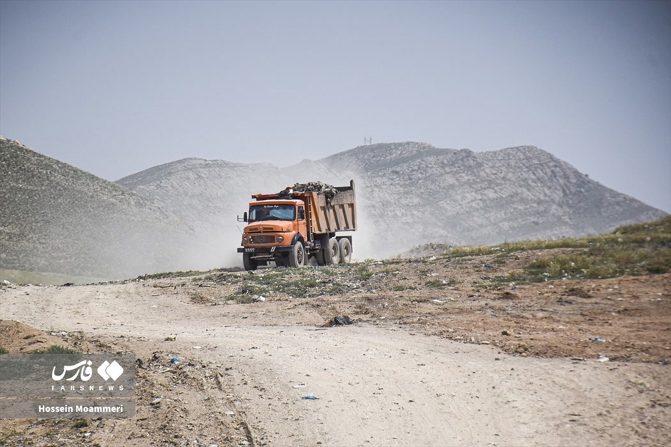 اینجا کوهی از زباله‌ها دارد خاک میخورد!