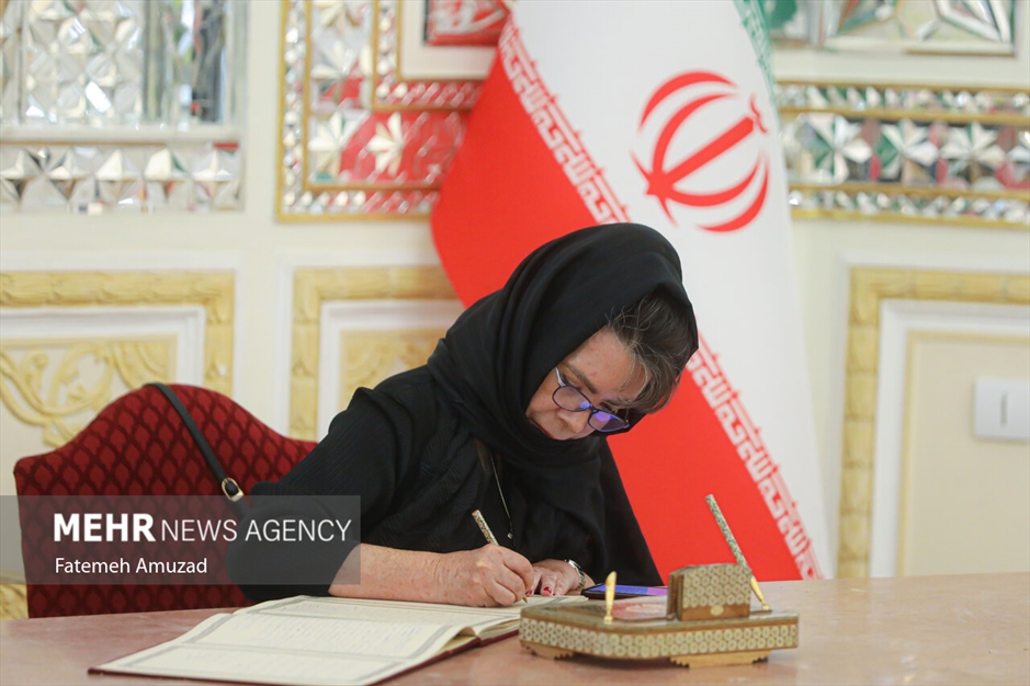 مراسم گشایش و امضای دفتر یادبود شهدای خدمت