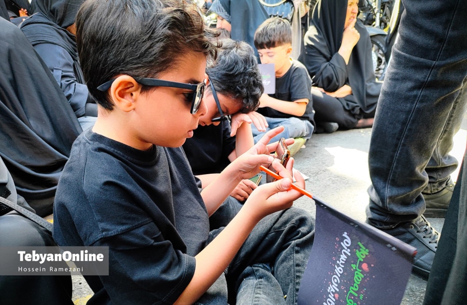 حضور خانوادگی مردم در مراسم تشییع شهید رئیسی