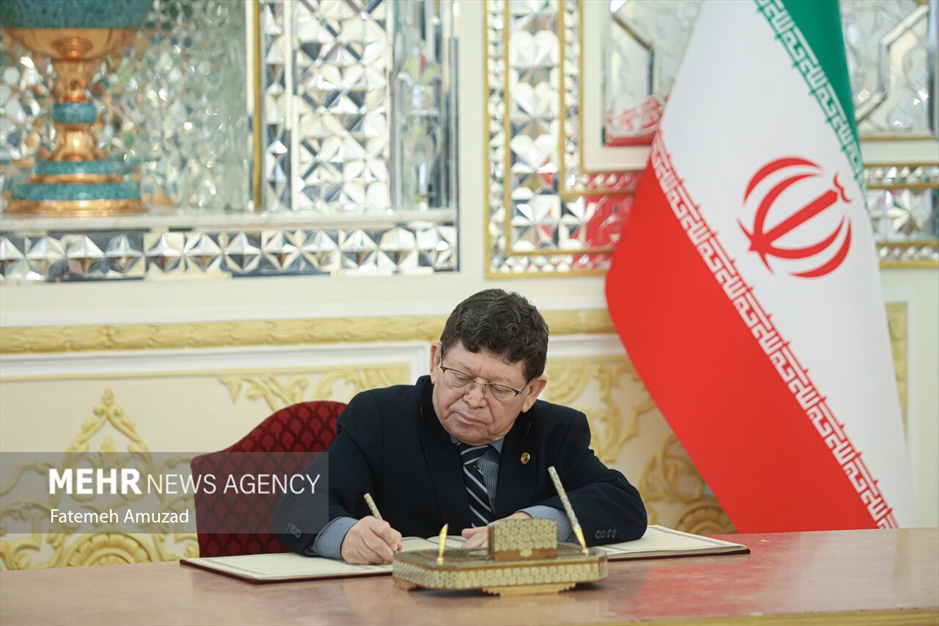 مراسم گشایش و امضای دفتر یادبود شهدای خدمت