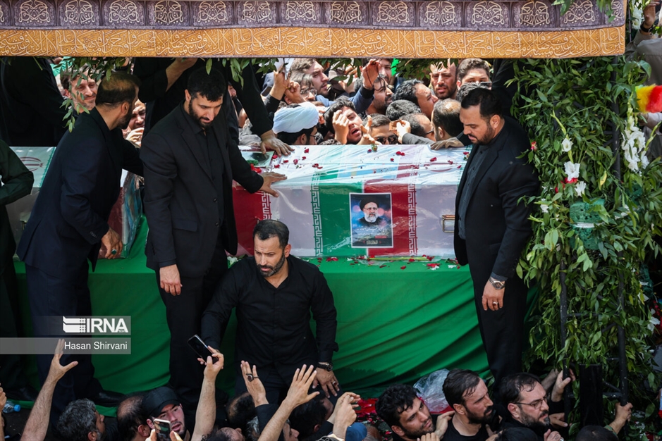 تشییع شهدای خدمت در تهران -۱