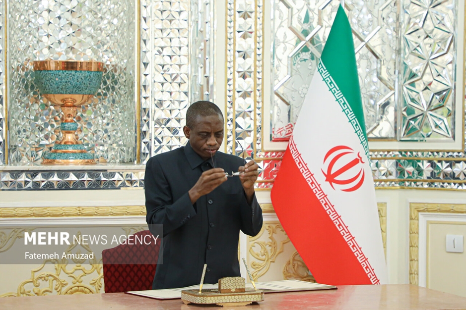 مراسم گشایش و امضای دفتر یادبود شهدای خدمت