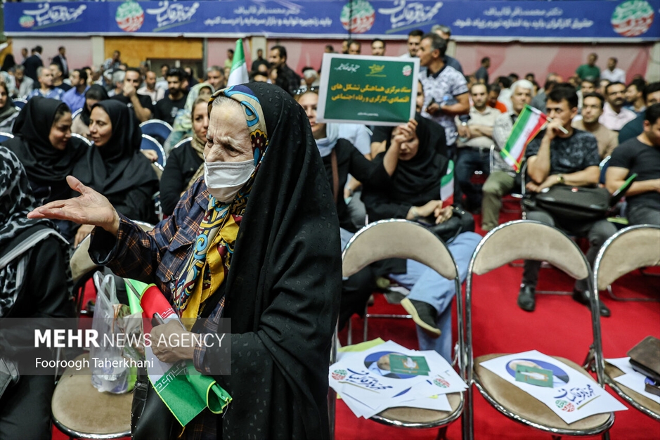 گردهمایی کارگران و بازنشستگان با حضور محمدباقر قالیباف