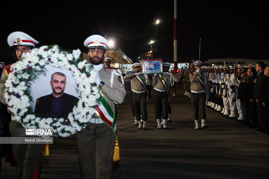 استقبال از پیکر وزیر خارجه در فرودگاه مشهد