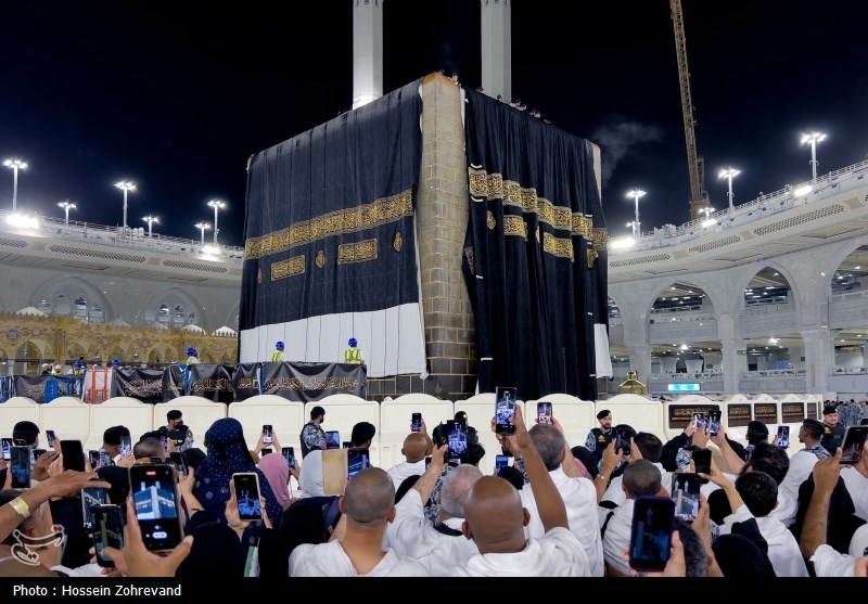 تعویض پرده کعبه