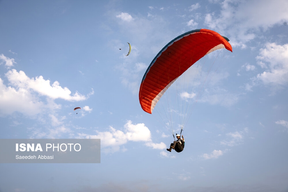 پرواز با پاراگلایدر در مازندران