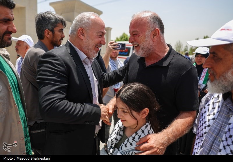 بازدید بیش از ۱۰۰ خانواده شهدای غزه از برج میلاد