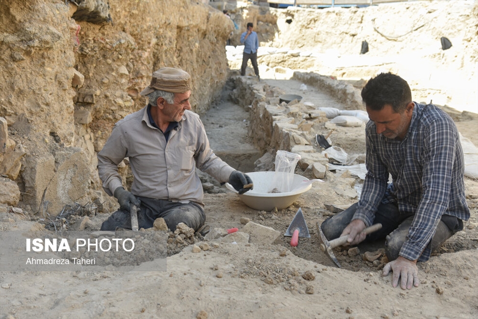 کاوش در گذر کمرزرین اصفهان