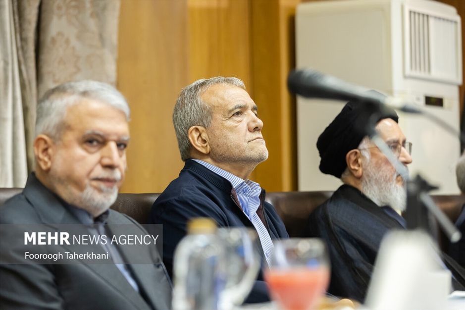 نشست مسعود پزشکیان با اهالی فرهنگ و هنر