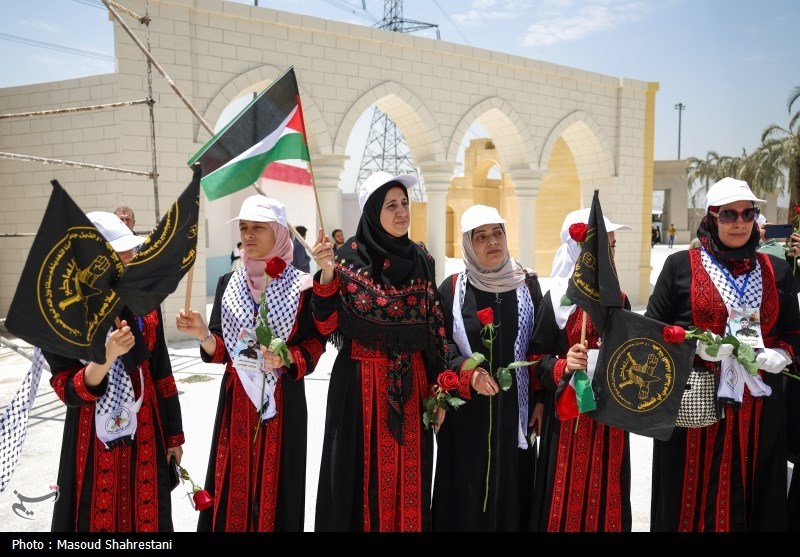 بازدید بیش از ۱۰۰ خانواده شهدای غزه از برج میلاد