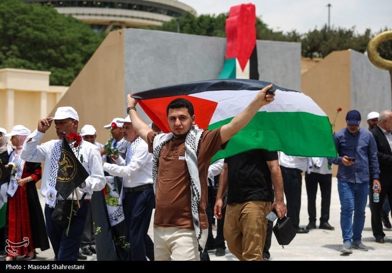 بازدید بیش از ۱۰۰ خانواده شهدای غزه از برج میلاد