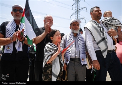 بازدید بیش از ۱۰۰ خانواده شهدای غزه از برج میلاد