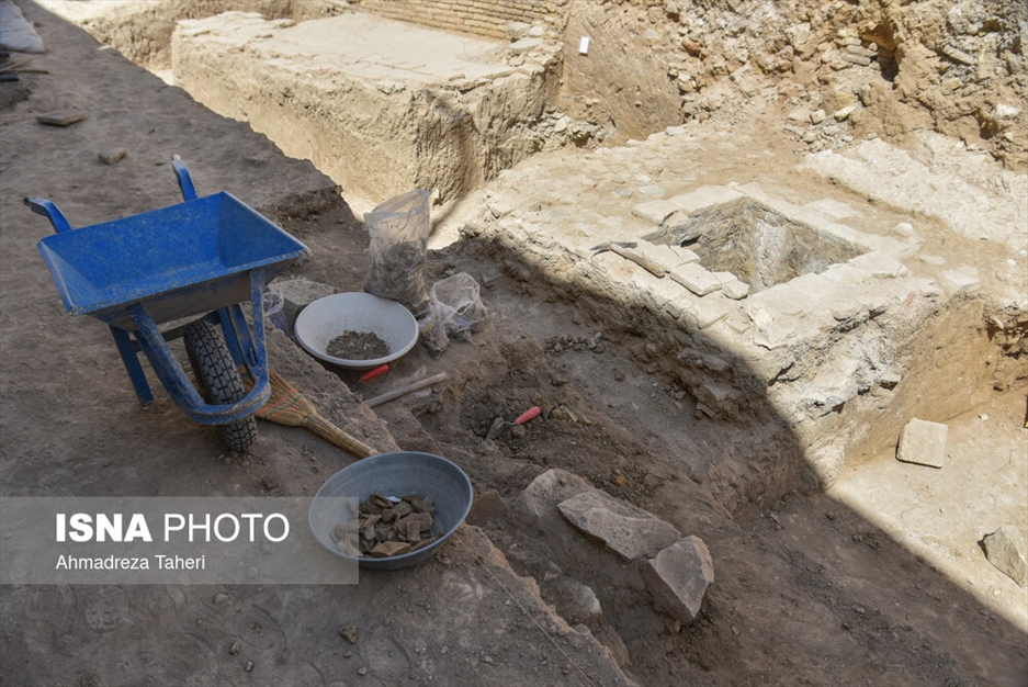 کاوش در گذر کمرزرین اصفهان