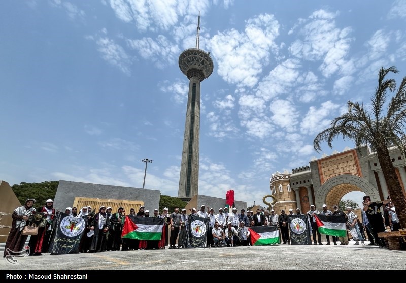 بازدید بیش از ۱۰۰ خانواده شهدای غزه از برج میلاد
