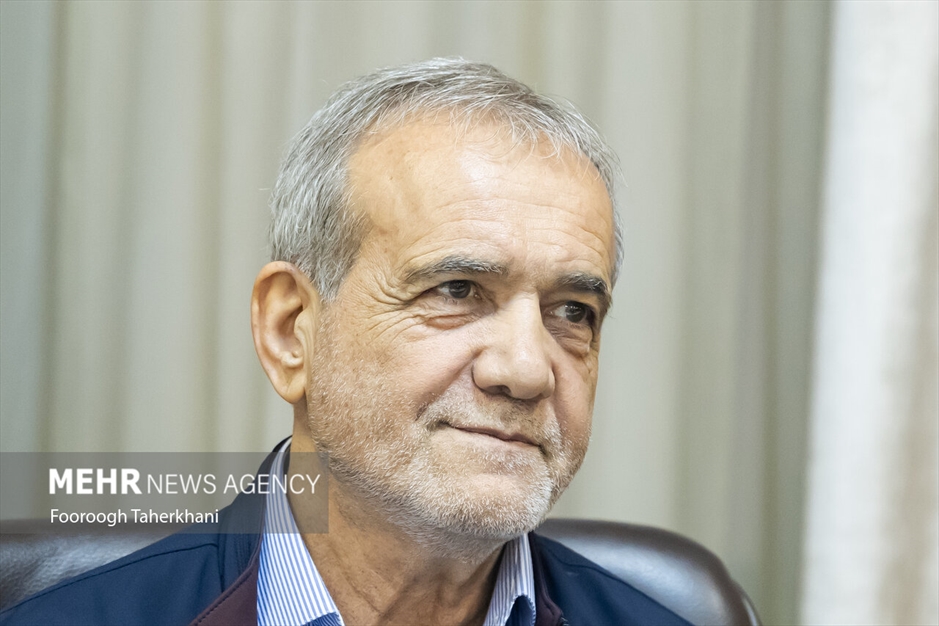 نشست مسعود پزشکیان با اهالی فرهنگ و هنر