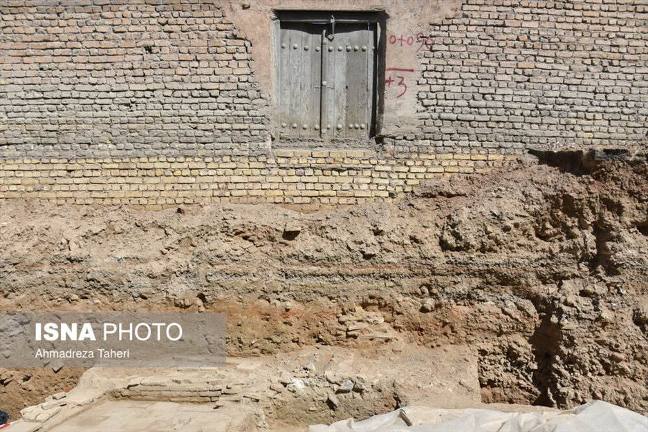 کاوش در گذر کمرزرین اصفهان