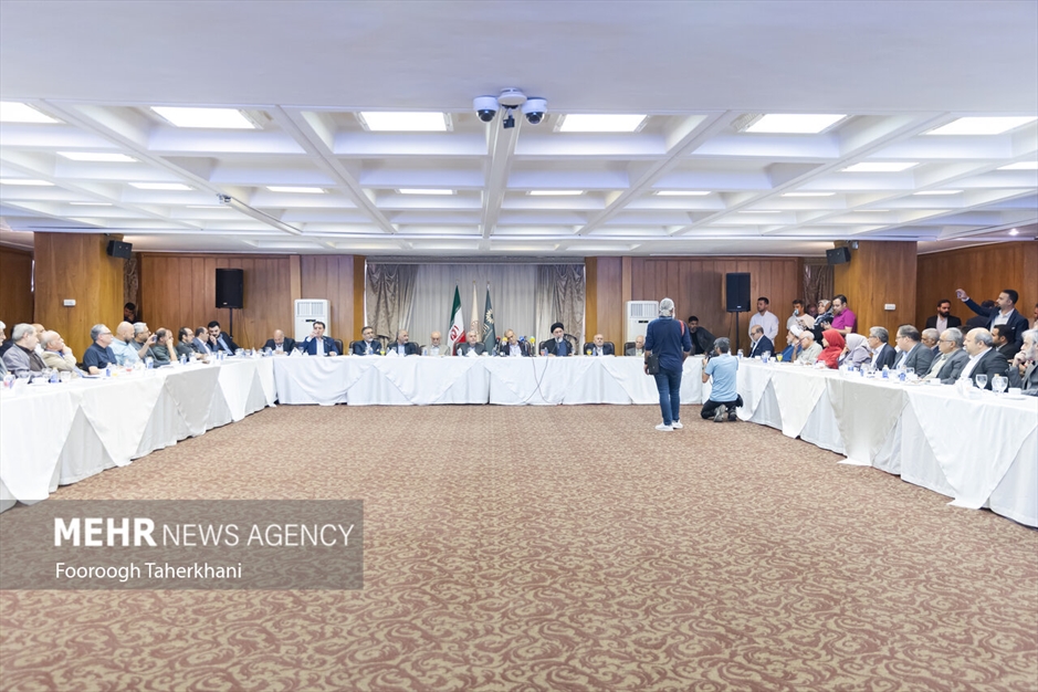 نشست مسعود پزشکیان با اهالی فرهنگ و هنر