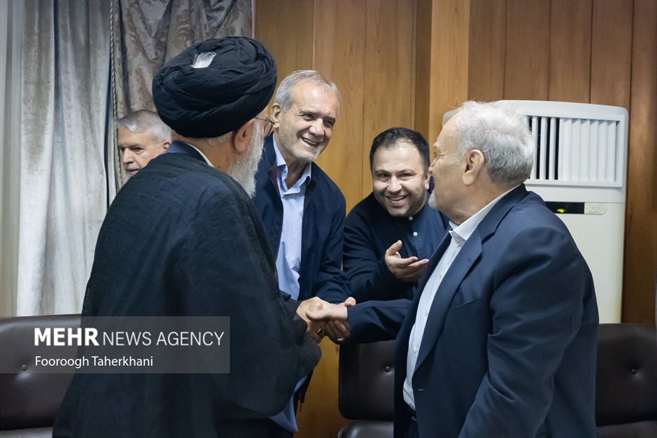 نشست مسعود پزشکیان با اهالی فرهنگ و هنر