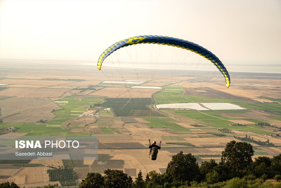 پرواز با پاراگلایدر در مازندران