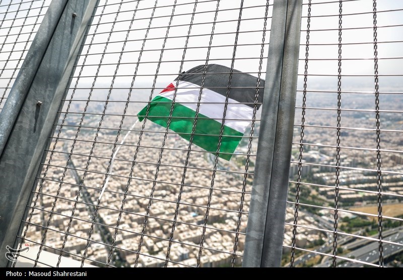 بازدید بیش از ۱۰۰ خانواده شهدای غزه از برج میلاد