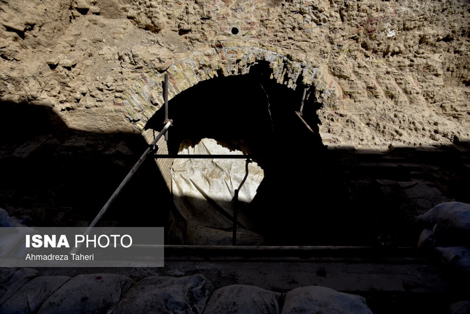 کاوش در گذر کمرزرین اصفهان