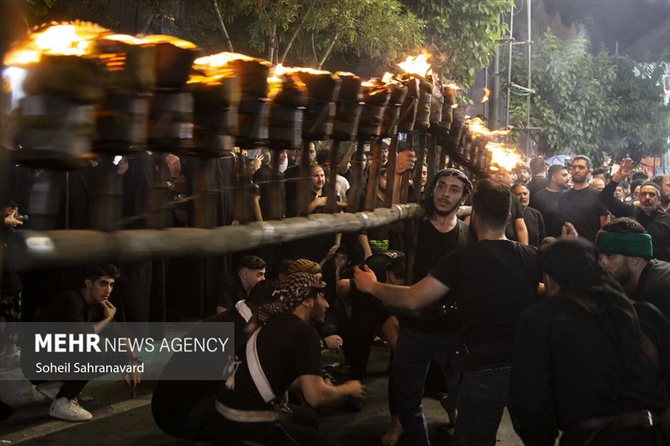 آیین مشعل گردانی در دولت آباد