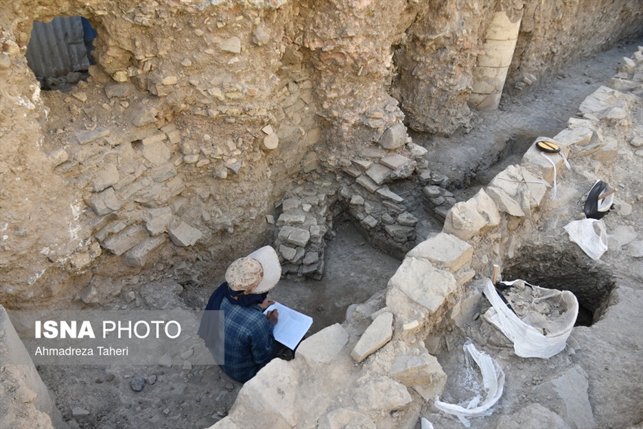 کاوش در گذر کمرزرین اصفهان