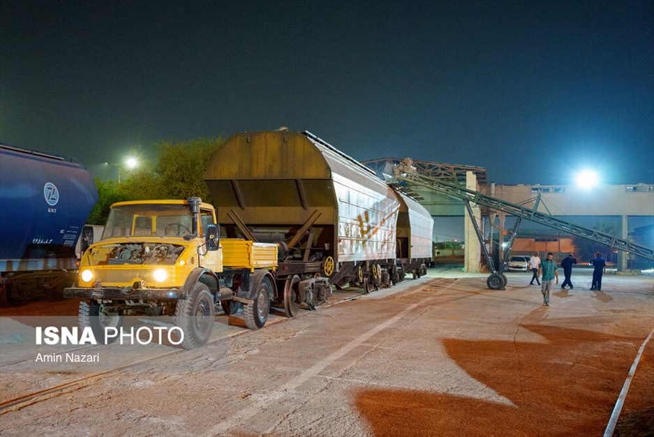 بارگیری گندم در سیلوی اهواز