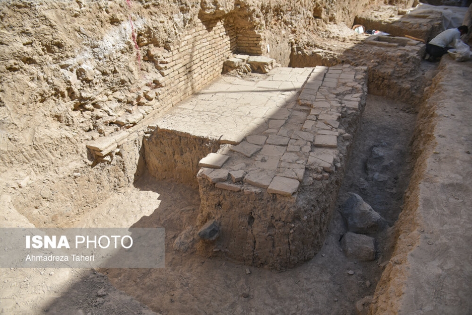 کاوش در گذر کمرزرین اصفهان